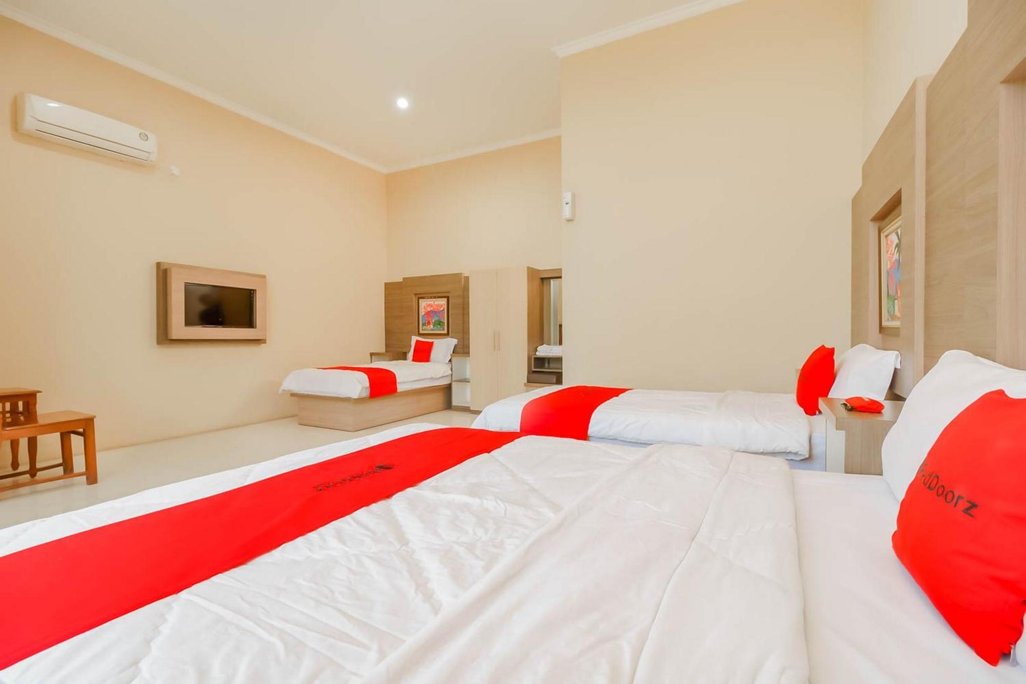 Reddoorz Resort Premium @ Sangkan Hurip Кунинган Екстериор снимка